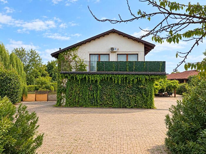 Appartamento con 5 locali in affitto in Strada Tetti Manera, Zona Periferica, Chieri