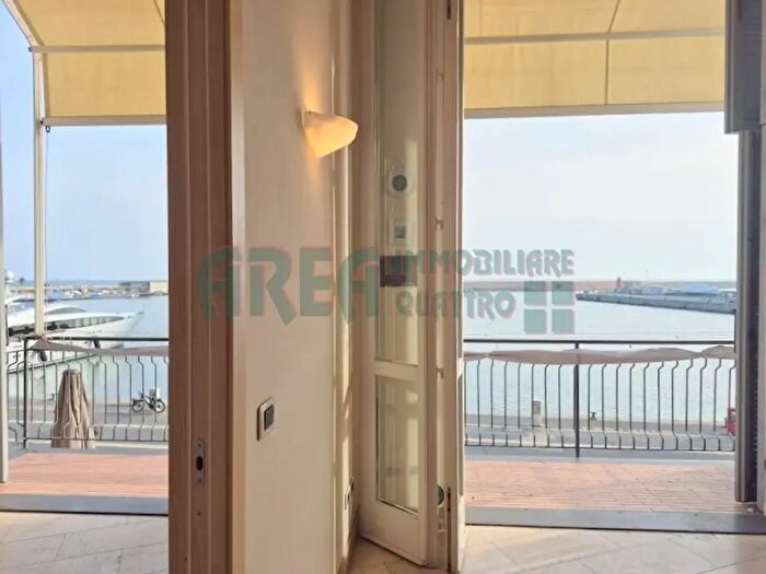 Appartamento con 5 locali in vendita in Via Des Geneys, Imperia