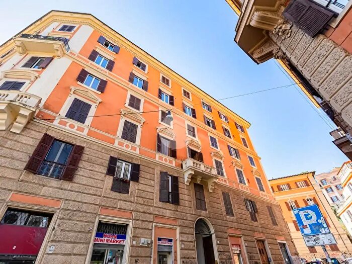 Appartamento trilocale in vendita in Via Angelo Tittoni, Roma