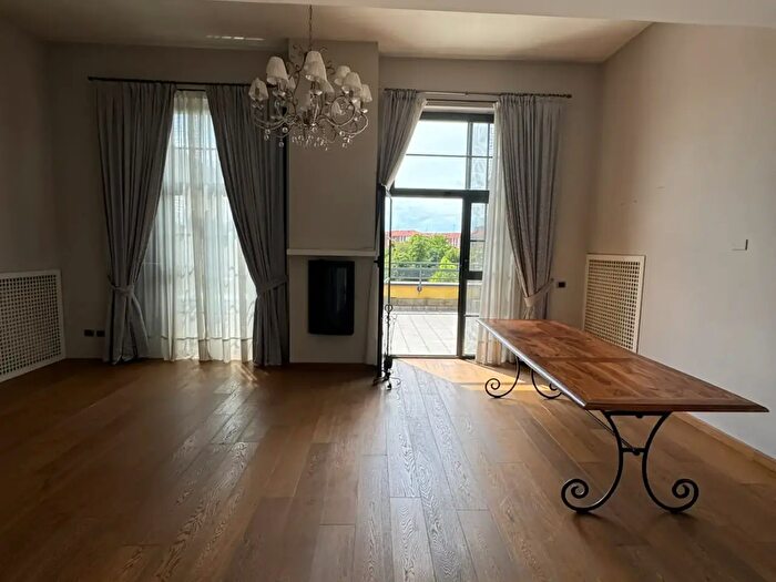 Appartamento quadrilocale in vendita in Via Enrico Caviglia, Milano