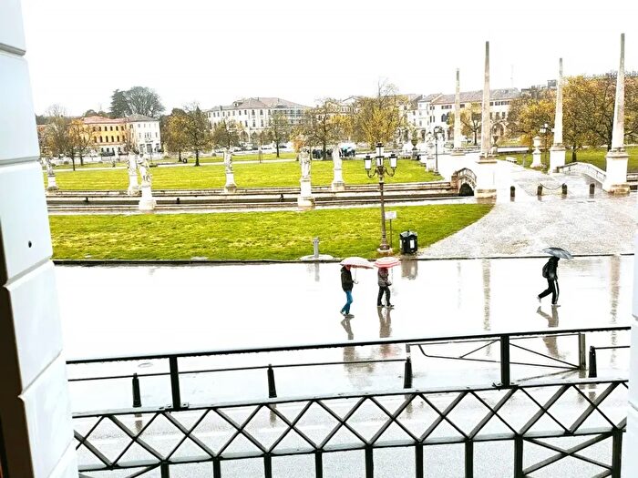 Appartamento quadrilocale in vendita in Prato della Valle, Padova