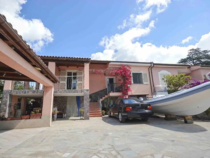 Casa quadrilocale in vendita in Via del Brenta, Olbia