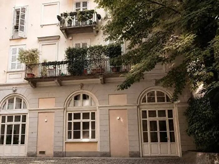 Appartamento bilocale in vendita in Via dei Mille Via della Rocca E, Torino