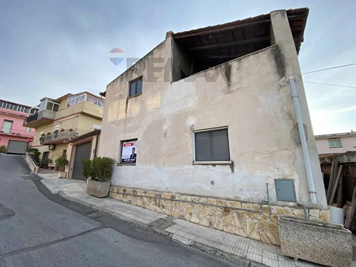 Casa trilocale in vendita in Via Calderone Notaio, Pace Del Mela