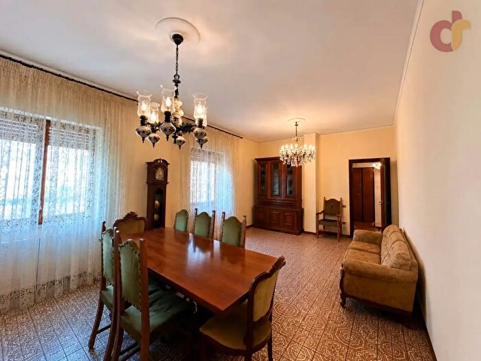 Appartamento con 5 locali in vendita in Salerno