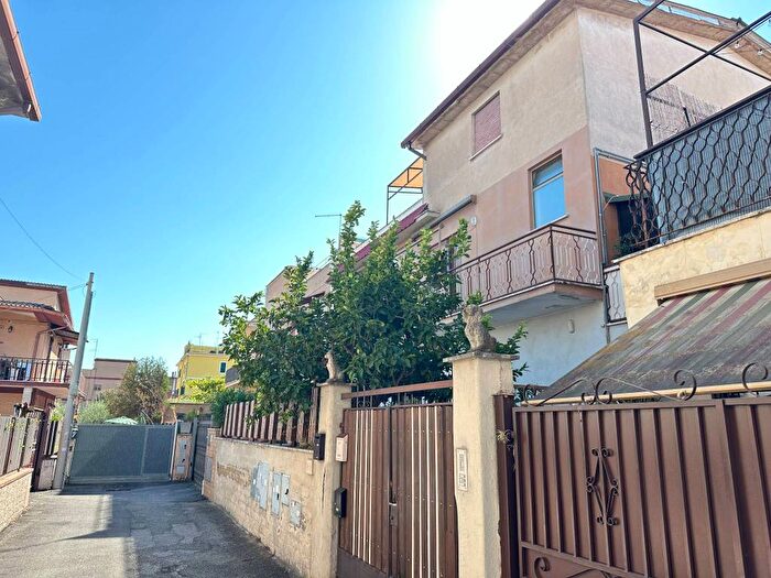 Appartamento trilocale in affitto in Via Eugenio Florian, Romanina, Roma