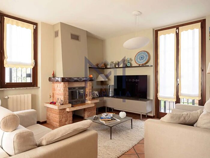 Casa con 5 locali in vendita in Triuggio