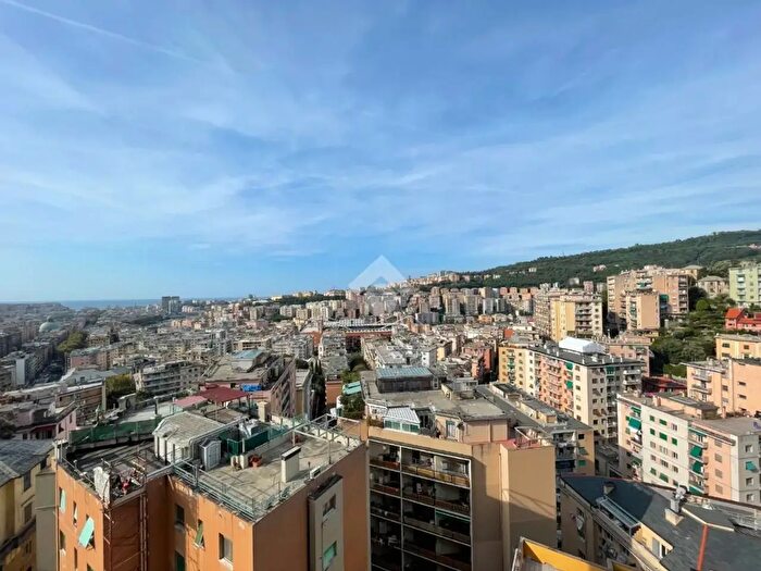 Appartamento quadrilocale in vendita in Viale Virginia Centurione Bracelli, Genova