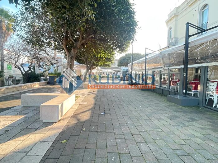 Casa quadrilocale in vendita in Via Archita, Bari