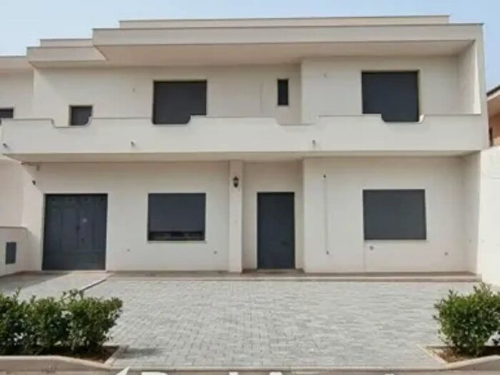 Casa con 6 locali in vendita in Via Fratelli Cervi, Melissano
