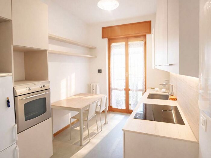 Appartamento con 5 locali in affitto in Via Marco d'Agrate, Corvetto, Milano