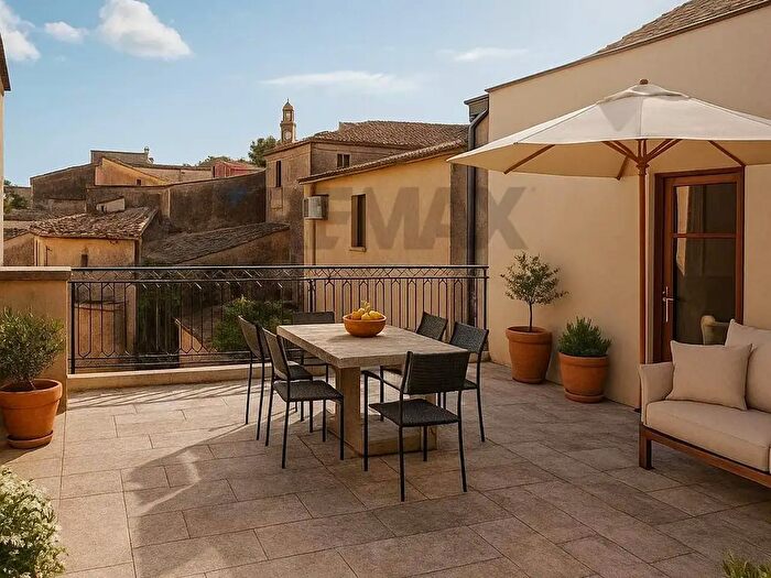 Casa con 5 locali in vendita in Via Cona, Caltagirone