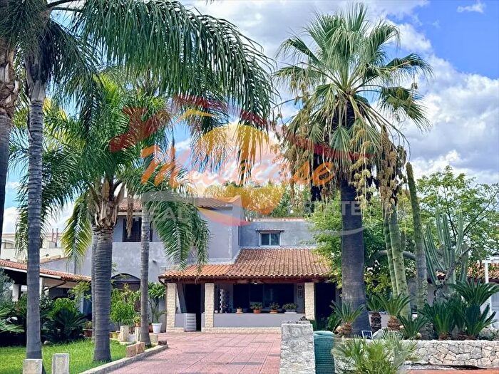 Casa con 16 locali in vendita in Via Lido Sacramento, Siracusa