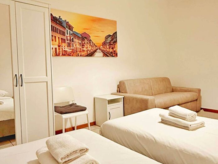 Appartamento trilocale in affitto in Via Eugenio Villoresi, Navigli Darsena, Milano