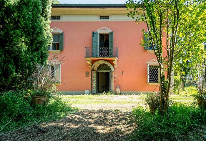 Casa con 17 locali in vendita in Budrio