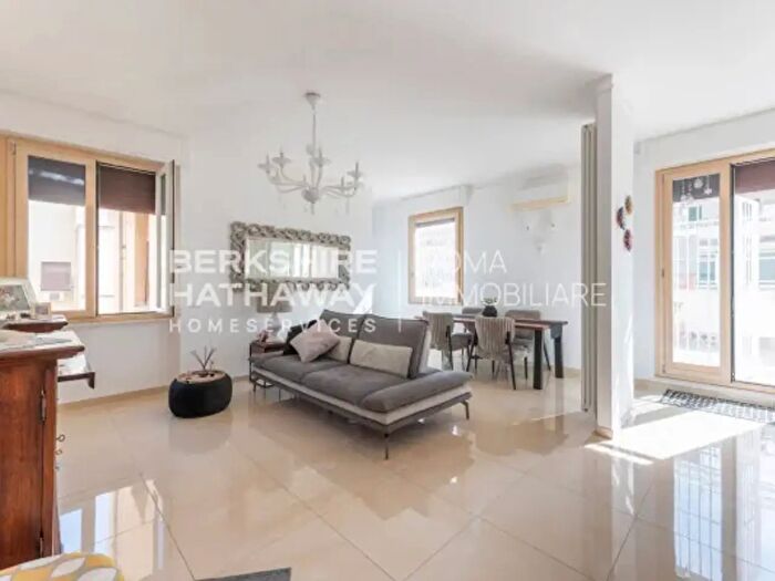 Appartamento trilocale in vendita in Via Alfredo Baccarini, Roma