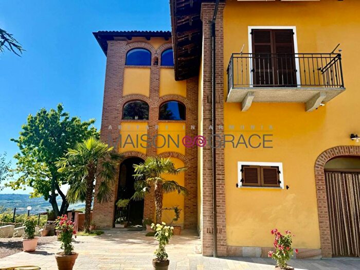 Appartamento con 6 locali in affitto in Treiso