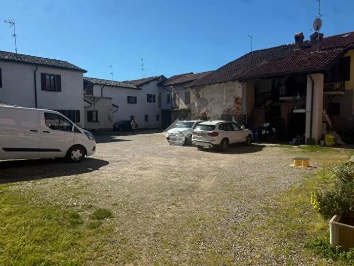 Casa bilocale in vendita in Via Garibaldi, Casorate Primo