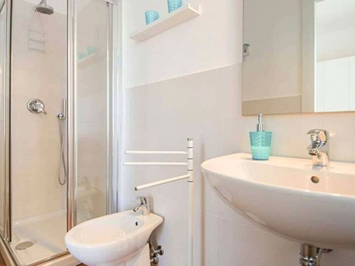 Appartamento trilocale in affitto in Via Conca del Naviglio, Corso Genova, Milano