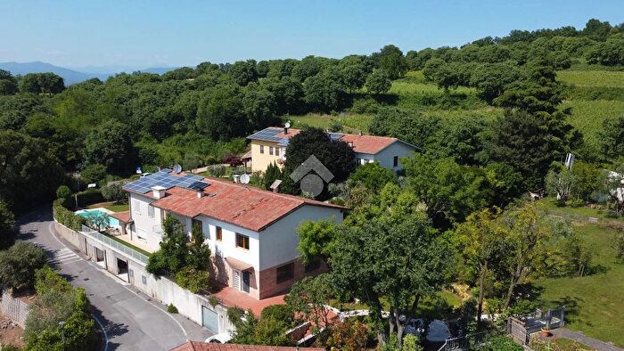 Casa con 5 locali in vendita in Via Rova, Lonato