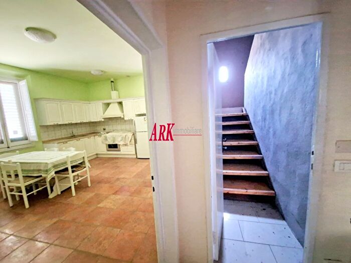 Appartamento con 5 locali in vendita in Via Roma, Signa