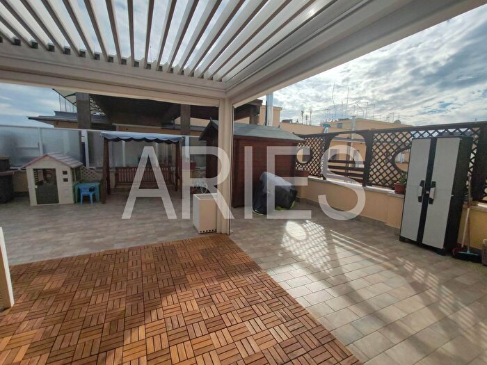 Appartamento trilocale in vendita in Piazzale della Stazione del Lido, Roma