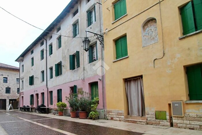 Casa con 6 locali in vendita in Piazza Patriarchi, Marano Lagunare
