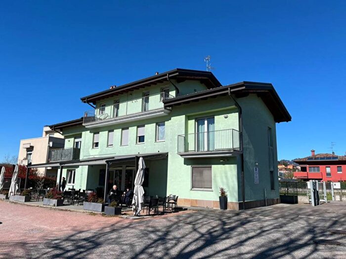 Appartamento bilocale in affitto in Via Madonna della Noce, Portichetto, Grandate