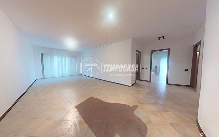 Appartamento trilocale in vendita in Via Guazzo, Piacenza