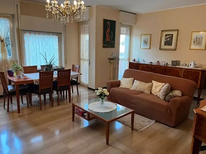 Appartamento trilocale in vendita in Via Caprera, Bergamo