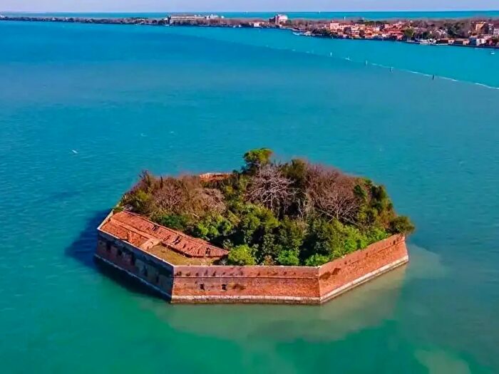 Casa con 10 locali in vendita in Venezia