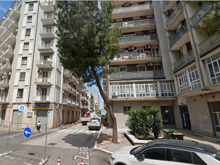 Appartamento con 6 locali in affitto in Piazza Giuseppe Pavoncelli, Stazione, Foggia
