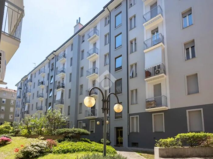 Appartamento quadrilocale in vendita in Vale F Testi, Milano