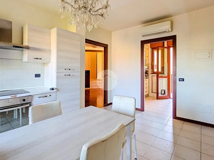Appartamento con 6 locali in vendita in Giacinto Serrati Menotti, Milano