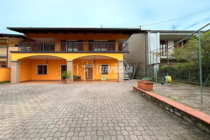 Casa con 6 locali in vendita in Vicolo Mondino, Mazze