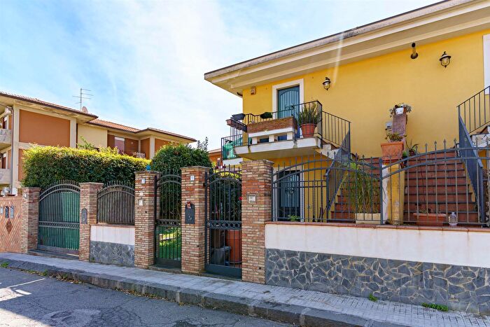 Casa con 6 locali in vendita in Via Nino Martoglio, San Gregorio Di Catania
