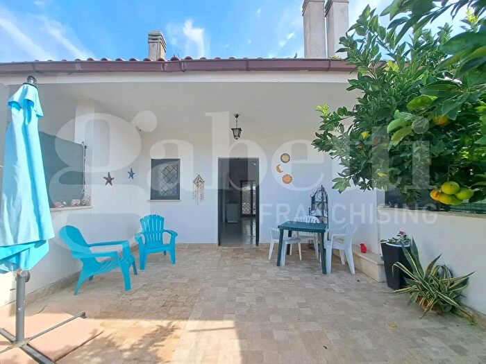 Casa trilocale in vendita in Via dei Tassi, Ardea