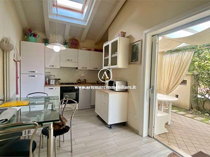 Appartamento quadrilocale in affitto in Via Giuseppe Viner, Centro, Forte dei Marmi