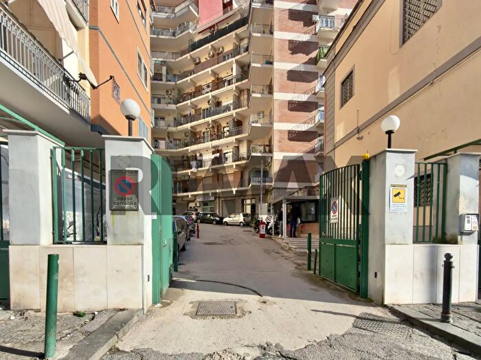 Appartamento trilocale in vendita in Corso Amedeo di Savoia Duca d'Aosta, Napoli