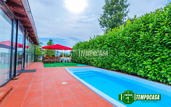 Casa con 5 locali in vendita in Bettola