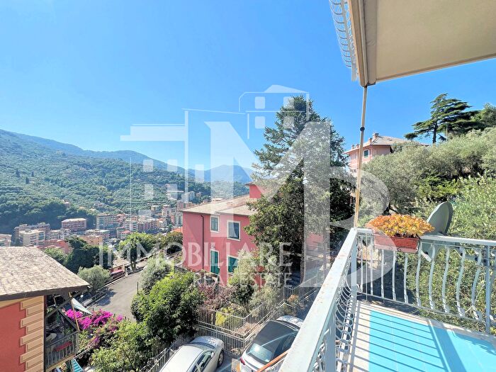 Appartamento con 8 locali in vendita in Via Privata Gilberto Govi, Recco