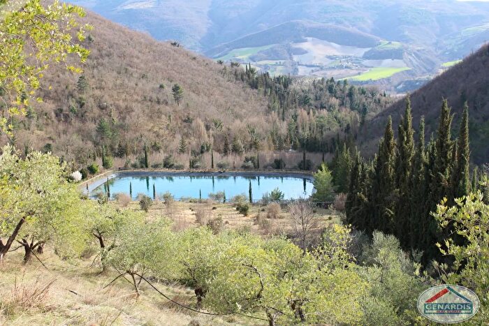 Casa con 6 locali in vendita in Genghe, Urbino