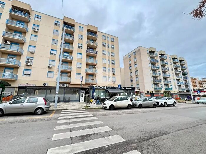 Appartamento quadrilocale in vendita in Via Enea Rossi, Palermo