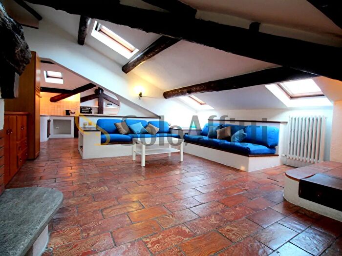 Appartamento trilocale in affitto in Viale Italia, Malgrate