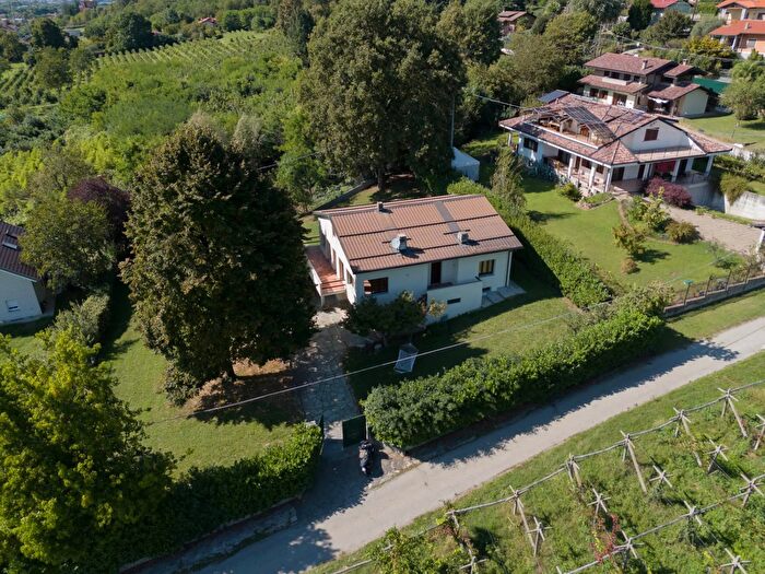 Casa con 6 locali in vendita in Strada della Brunetta, Aglie
