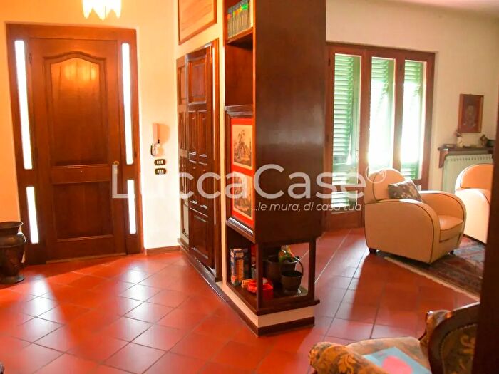 Casa con 8 locali in vendita in Capannori