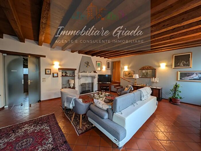 Casa con 6 locali in vendita in Vittorio Veneto