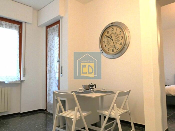 Appartamento bilocale in affitto in Piazza Martiri della Libertà, Oltreletimbro Santa Rita, Savona