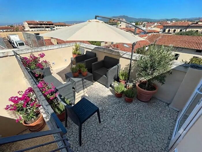 Appartamento con 5 locali in vendita in Via XXVII Aprile, Firenze