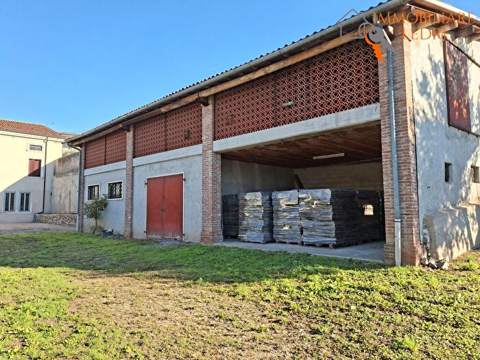 Casa con 5 locali in vendita in Via Capo di Sopra, Gambellara